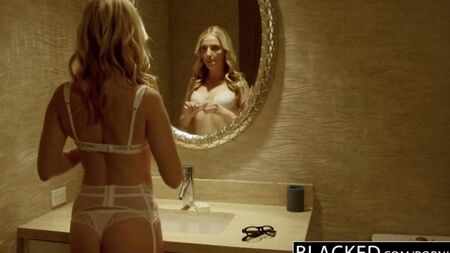 Негр только благодаря длинному хую смог довести до оргазма свою партнершу