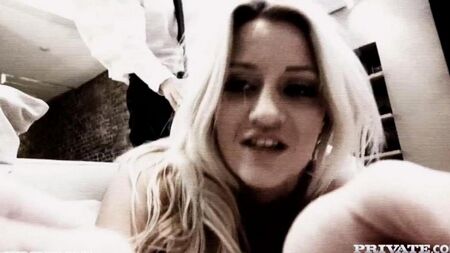 Анал с грудастой блондинкой