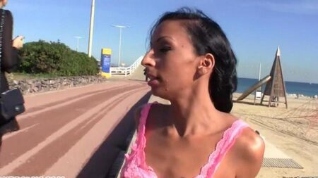 Пикапер нашел на улице молодую латину