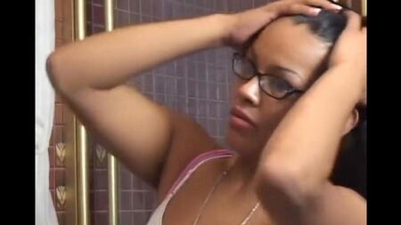 Белая и мулатка лесбиянки