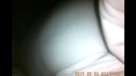 Ночью удалось снять на видео пизду телки