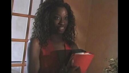 Молоденькая негритянка сосет пенис преподавателя