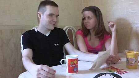 Сосет у другого на глазах своего парня