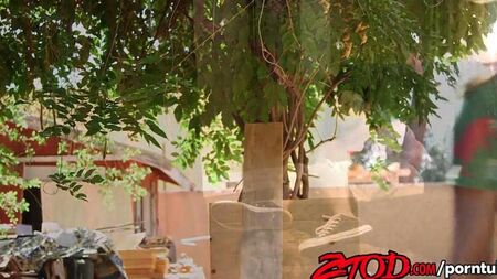 Мужик развел девушку на секс