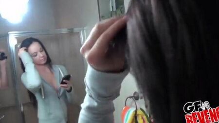 Домашний секс с брюнеткой