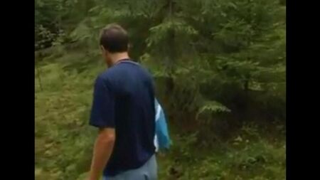 Русский парень захотел трахнуть ее тугую пизду