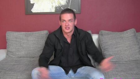 Телка заставила парня делать куни на кастинге