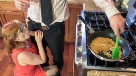 Учимся сосать и готовить!