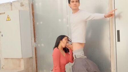 Меня не надо на улице трахать. Я же тебе не жалкая шлюха!