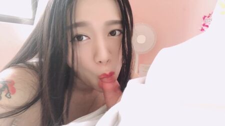 Такого нежного минета мне еще ни одна блядь не делала