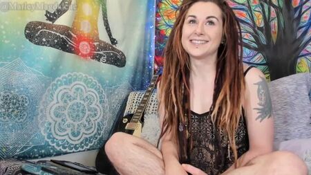 А вы не хотите увидеть мою волосатую прелесть?