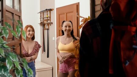 Мы пришли познакомиться поближе