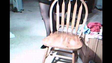 Парень очень возбуждался одевая женские наряды