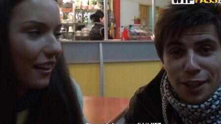 Пикапер трахнул русскую девушку в туалете