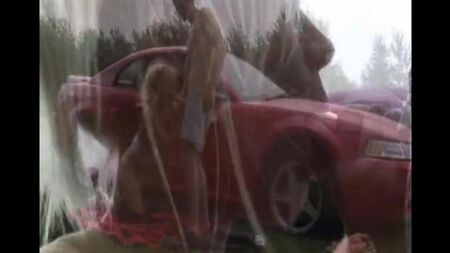 Не дает в очко парню