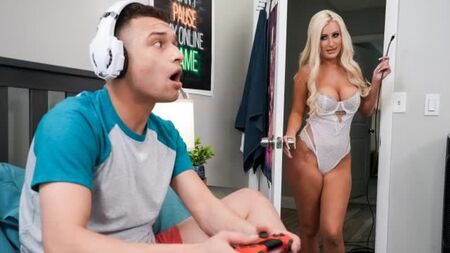 Пасынок, а ты мои трусики случайно не брал!