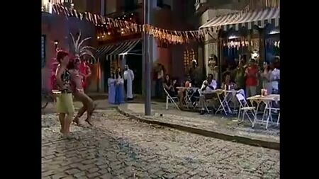 Juliana Paes quase nua para o carnaval!