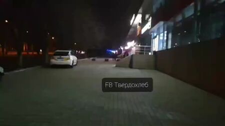 В Мариуполе магазины техники "Фокстрот", "Эпицентр", Comfy, 'Эльдорадо" вывозят товары из точек продаж. Из МВД вывозят дела.