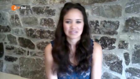 Allie Bertram beantwortet eure Fragen - Mako - Einfach Meerjungfrau _ ZDFtivi