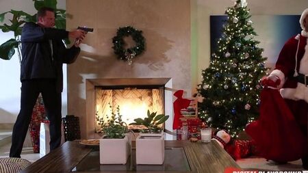 Трахнулась с Дедом морозом