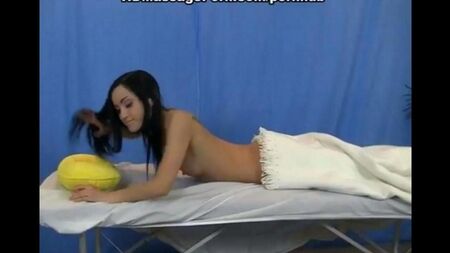 Мужик раком выдрал ее красивую попку в очень жестком режиме