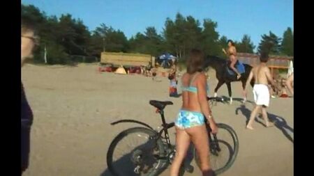 Топлесс на пляже