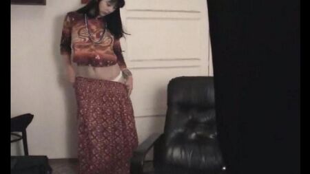 Русская девка забыла побрить пизду перед мастурбацией