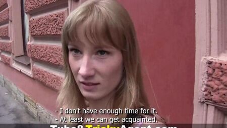 Она даже не знает, что ее парень за нее деньги получил