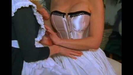 Хозяйка лесбиянка и ее 18 летняя служанка