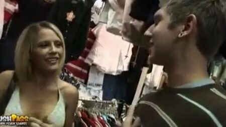 Пикап в магазине порно