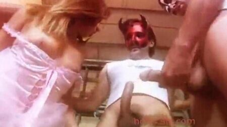 Рыжая девочка перевозбудилась