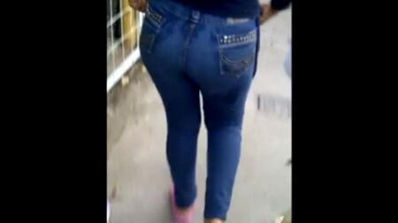 Вот такую большую жопу всем приятно ебать