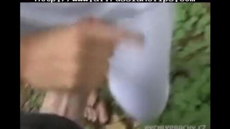 Стервочка промазывает соком члена