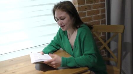 Я что, прямо сейчас должна с тобой трахаться?