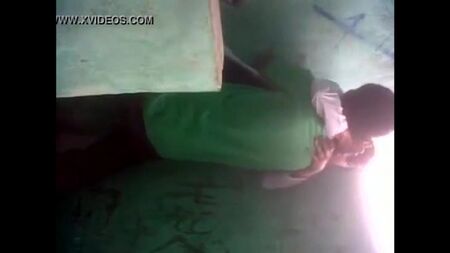 แอบถ่ายเพื่อนเย็ดกันในห้องเก็บของโรงเรียนโม๊กควยโคตรเซียน