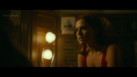 Zoey Deutch - Buffaloed (2019) HD 1080p Nude? Sexy! Watch Online / Зои Дойч - Обман