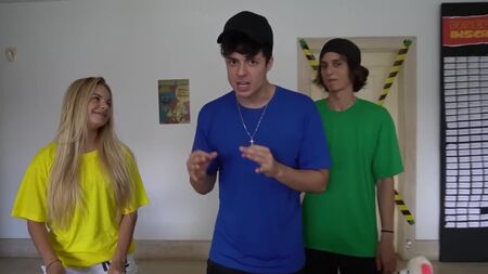 Enaldinho - DESAFIO DO HUGGY WUGGY NA VIDA REAL! (ENCONTRE TODAS AS FITAS PARA SOBREVIVER)