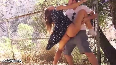 Порно в общественном месте в одежде с Dani Daniels [порно, секс, трахает, русское, инцест, мамка, домашнее]