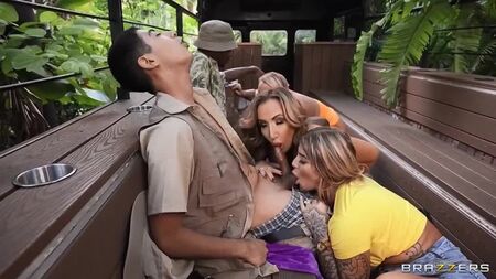 Richelle Ryan, Mellanie Monroe And Lolly Dames - Horny Tour Guide Big Tits, Blowjob, Doggystyle, Missionary