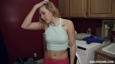 sislove.16.02.12.hollie.mack