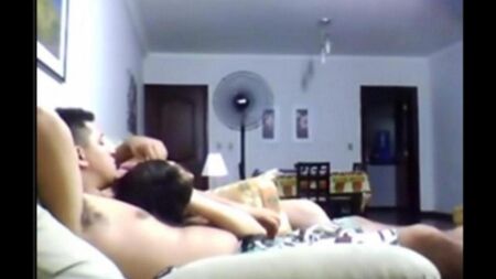 Вечером как всегда решили трахнуться на диване