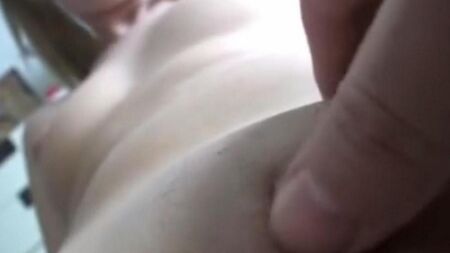 Папа изучает целку дочери крупно, а потом инцест