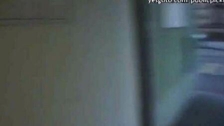 Подруга повелась на незнакомца и сделала минет