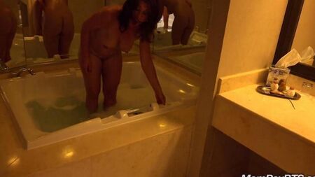 Частный секс в ванной