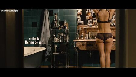 Sophie Marceau Nude (see-through) @ Ne te retourne pas (Don't Look Back, 2009) hd1080p / Софи Марсо - Не оглядывайся