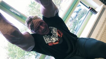 Markus Ruhl Trains Back