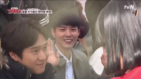 16.02.16 Reply 1988 cast fansigning on Taxi