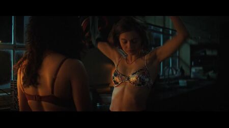 Olivia Scott Welch, Kiana Madeira, Julia Rehwald - Fear Street Part 1 1994 (2021) Оливия Уэлш, Киана Мадейра - Улица страха