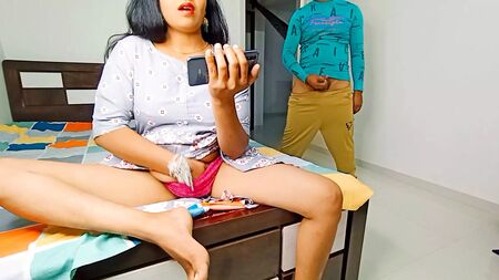 Chori chori se komal chut me ungli kar rahi thi