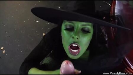 The Wizard Of Oz Parody Gets Kinky